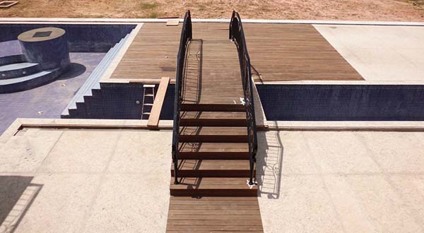 Instalação de Deck de Madeira