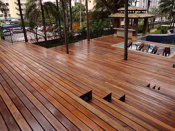 Instalação de Deck de Madeira